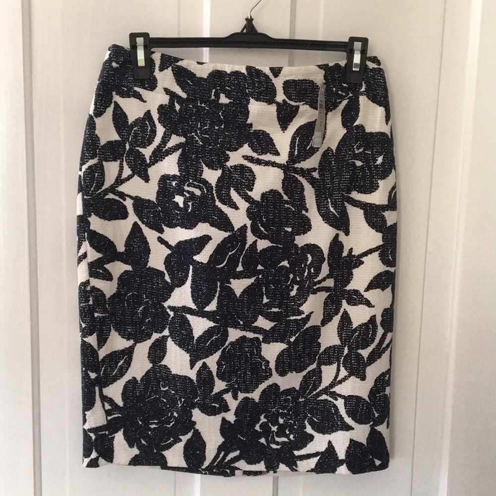 3 Pencil Skirt Bundle • WORTH • ANN TAYLOR • WORTHINGTON • Sizes 4 and 2 - Picture 6 of 16